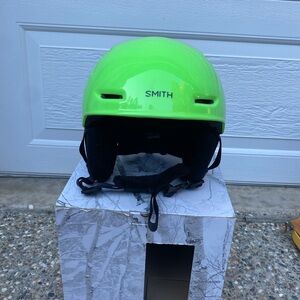 SMITH Neon Green YOUTH snow helmet